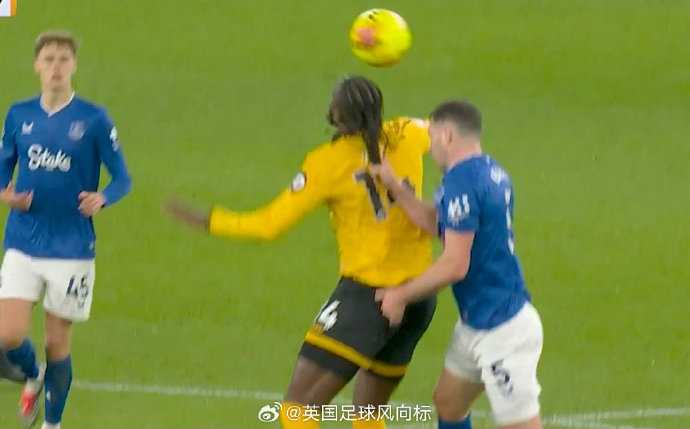 拉头发是暴力红牌动作！