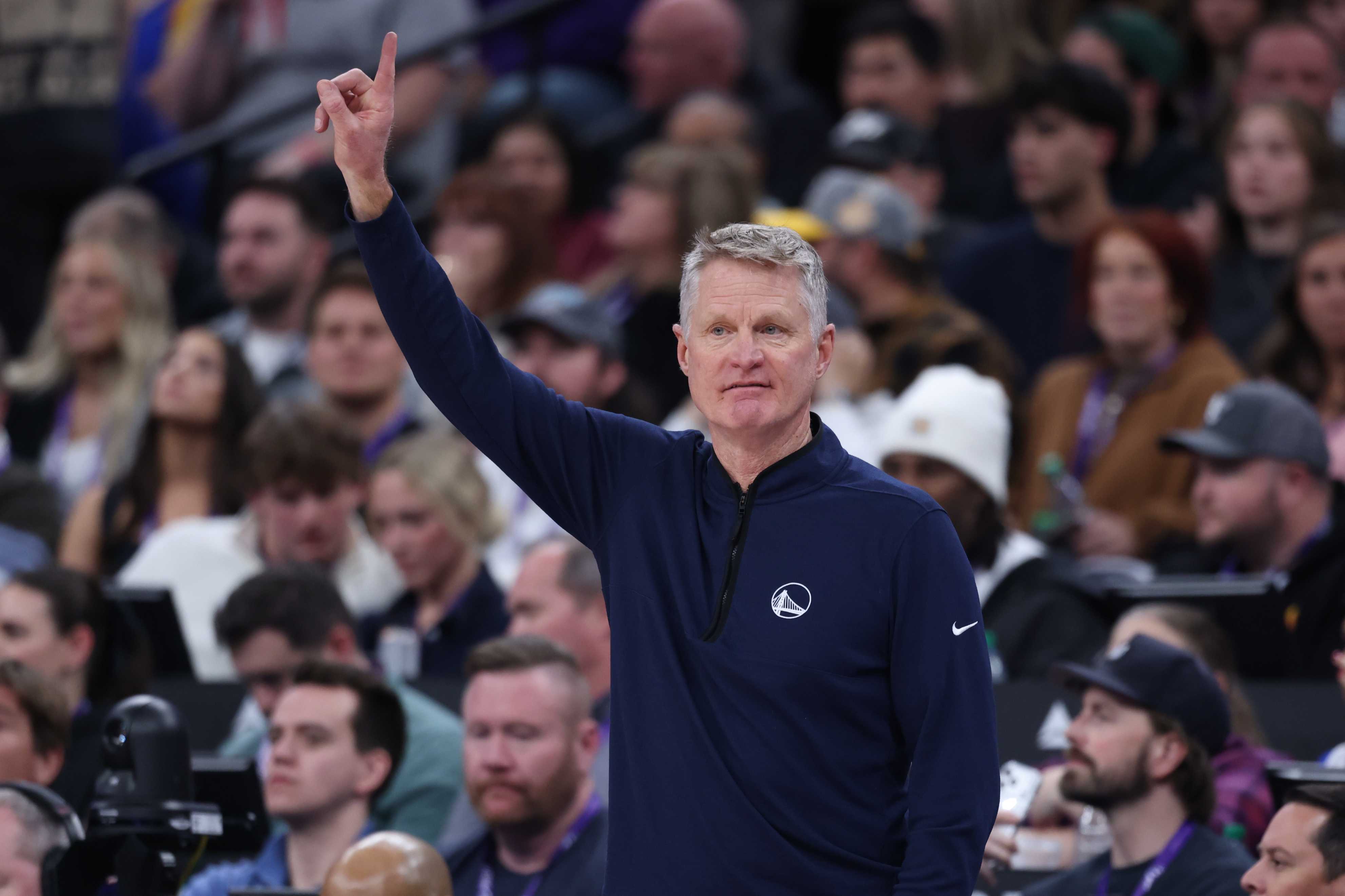 勇士积极寻求交易，愿意梭哈所有选秀权，换能帮助库里夺冠的帮手