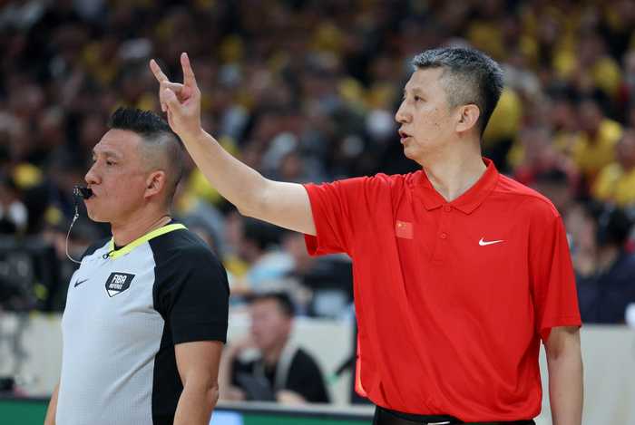 体坛午爆｜中国男篮世预赛14人名单公布，曼联一球小胜埃弗顿